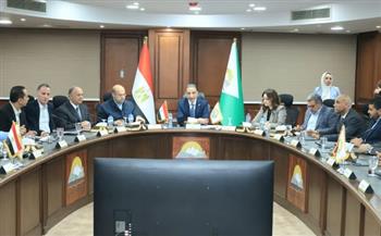 محافظ الجيزة يعقد اجتماعا موسعا مع رؤساء الأحياء والمراكز والمدن لبحث خطة العمل