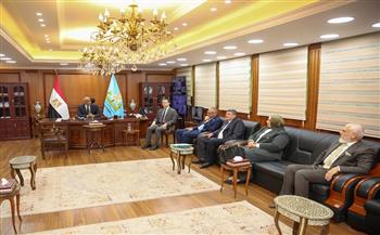 محافظ كفر الشيخ يناقش عدد من الملفات الخدمية والتنموية ومشاكل الدوائر مع أعضاء مجلسي النواب والشيوخ