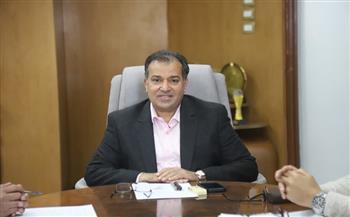 رئيس جامعة قنا يجتمع بفريق عمل مركز الخدمة العامة للدراسات والاستشارات الهندسية