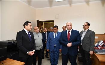 محافظ الفيوم يتفقد إدارات الديوان العام ويهنئ العاملين بشهر رمضان المبارك