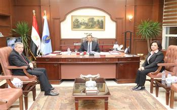 محافظ البحر الأحمر يتلقى تهنئة من رئيس جامعة الغردقة