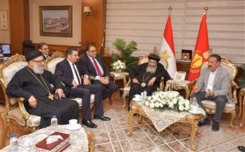 محافظ بورسعيد يستقبل وفد الكنيسة لتقديم التهنئة بتولي منصبه