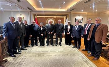  جامعة الإسكندرية تهنئ وزير التعليم العالي وتعلن مساندتها لاستراتيجية النهوض بالمنظومة الجامعية