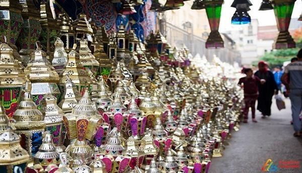 مهن  رمضانية| فوانيس رمضان.. رمز الفرح والتراث في مصر