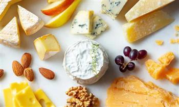 ماذا يحدث لجسمك عند تناول الجبن يوميًا في السحور؟.. تقرير يجيب