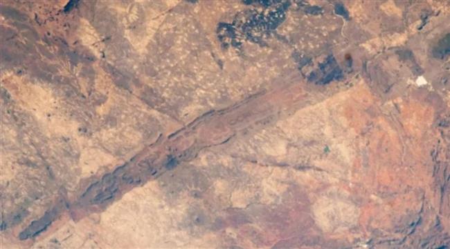 صورة فضائية تكشف روعة معجزة جيولوجية عمرها 2.5 مليار سنة