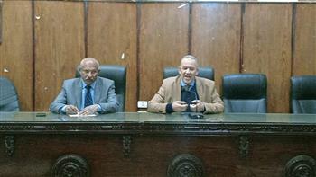 وكيل وزارة التربية والتعليم بأسيوط يُناقش تنفيذ خطط التوجيه الفني والبرامج العلاجية للطلاب الضعاف