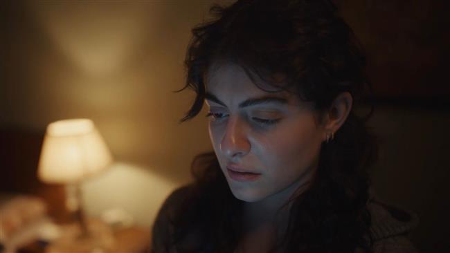 الحرب في غزة تفرق بين تارا عبود ووالدها إياد نصّار في «صحاب الأرض»  