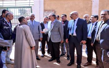 محافظ سوهاج يقود جولة ميدانية مفاجئة بمركز المنشاة ويُحيل عددًا من المسئولين للتحقيق 