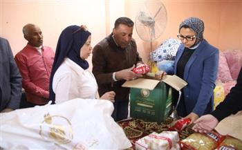 محافظ الوادي الجديد تشهد توزيع مساعدات غذائية بقرية الخرطوم بالخارجة  