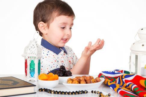 كيف تعودين طفلك على الصيام؟.. تربوية تنصح | خاص