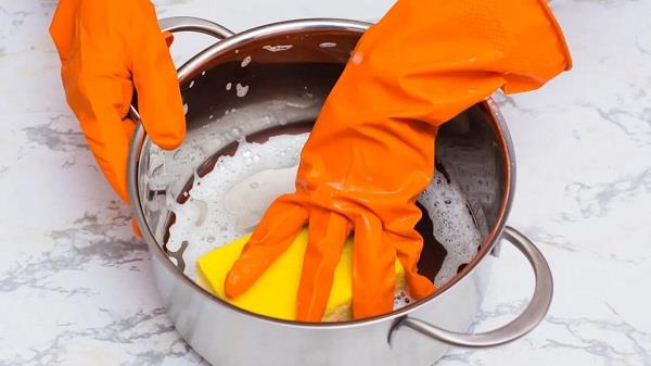 لربات البيوت.. 7 أسطح تجنبي تنظيفها بصودا الخبز