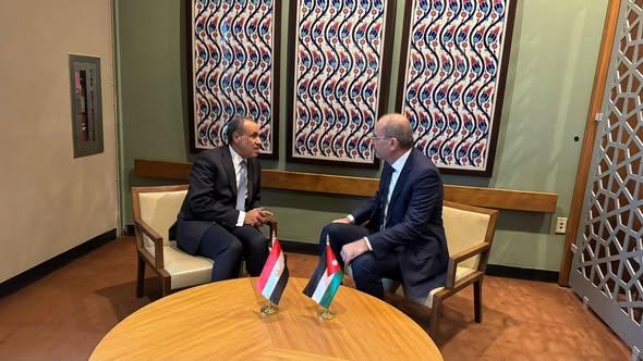 وزير الخارجية ونظيره الأردني يؤكدان أهمية إطلاق مسار سياسي يفضي إلى إقامة الدولة الفلسطينية 