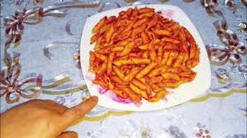 سر المحلات.. مكرونة أقلام بالصلصة والثوم مع لمسة العسل