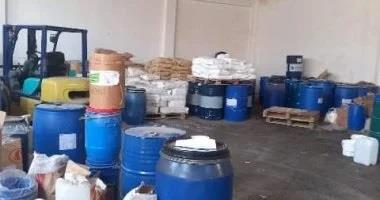 ضبط مصنع "غير مرخص" بالقاهرة لتعبئة المنظفات الصناعية المغشوشة والمقلدة