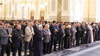 وزراء الأوقاف والعدل والعمل والشباب والرياضة ومحافظ القاهرة يؤدون صلاة الجمعة بمسجد مصر الكبير