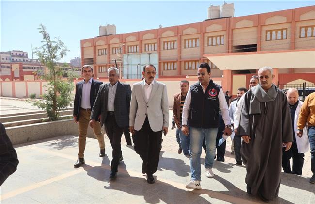 محافظ سوهاج يتفقد مستشفى جرجا الجديدة ويتابع مستوى الخدمات بالحميات