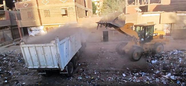 محافظ أسوان: تفعيل منظومة النظافة الجديدة.. ورفع 219 طنا من المخلفات