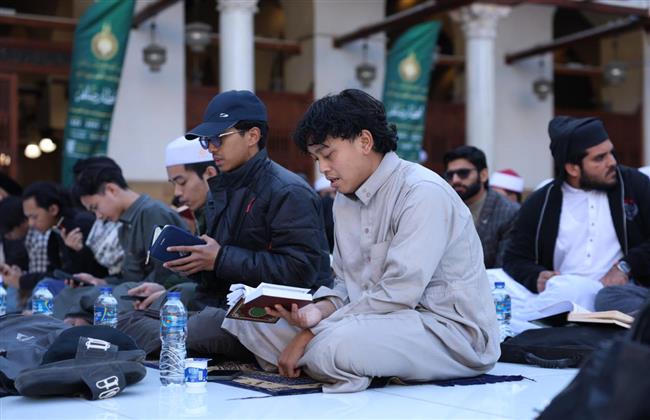 مائدة الإفطار الجماعي بالجامع الأزهر.. صورة جامعة لأبناء قارات العالم في قلعة العلم والوسطية