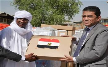 السفير المصري يسلم وزير الصحة والوقاية التشادي منحة طبية مصرية