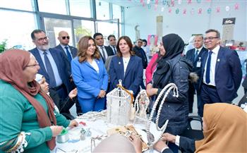 د.منال عوض تتفقد مؤسسة بهية بالشيخ زايد وتوزع هدايا لمحاربات السرطان