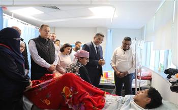 محافظ البحر الأحمر يطمئن على المرضى بالمستشفى العام ويوجه بتقديم خدمات طبية متكاملة وجودة عالية