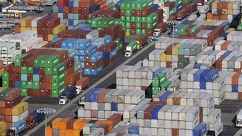 تباطؤ نمو الاقتصاد الأمريكي في الربع الرابع إلى 1.4%.. والتضخم يستقر عند 3%