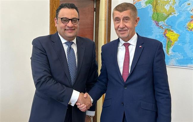 سفير مصر ببراغ يبحث مع رئيس وزراء التشيك تطورات العلاقات الثنائية