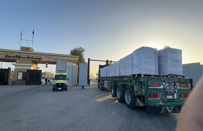 قافلة المساعدات الإنسانية الـ143 تدخل إلى الفلسطينيين بقطاع غزة