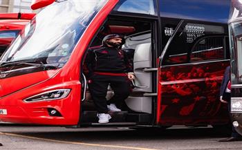 الدوري الإنجليزي.. وصول فريق ليفربول إلى ملعب سيتي جراوند| صور