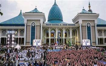 أكثر من 21 ألف صائم يجتمعون على موائد برنامج خادم الحرمين في الجامع الأكبر بإندونيسيا