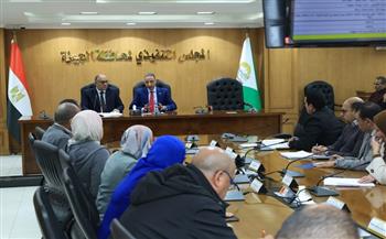 محافظ الجيزة يؤكد ضرورة تنفيذ المشروعات وفق الجداول الزمنية المحددة