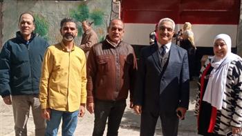 وكيل المديرية يتفقد انتظام العملية التعليمية بمدرسة الشهيد محمد الدرة الإعدادية بنين بإدارة السلام التعليمية