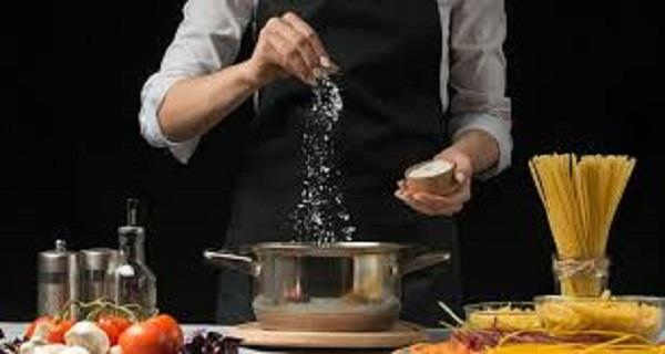 لحماية قلب اسرتك ... 5 حيل ذكية لتقليل الملح في أكلات رمضان