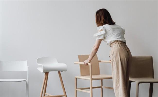 إعادة الكرسي إلى مكانه.. تفصيلة صغيرة تكشف الكثير عن شخصيتك