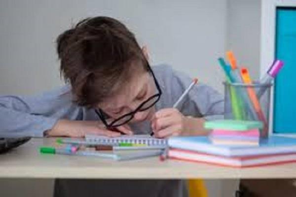 كيف تنظم الأم وقت مذاكرة أبنائها في رمضان؟.. خاص