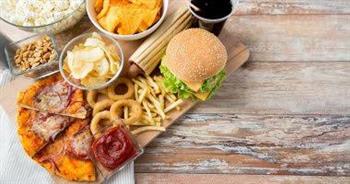 تجنب الوجبات الدسمة بعد الصيام .. لهذا السبب