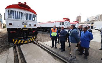 وزير النقل يتفقد ورش إيرماس المتخصصة في صيانة جرارات السكك الحديدية