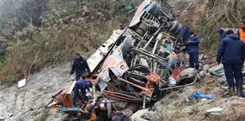 19 قتيلًا و25 مصابًا في انحراف حافلة في جبال نيبال