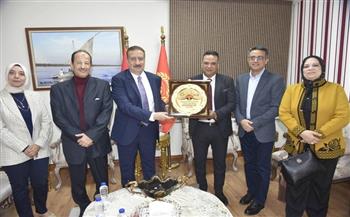 محافظ بورسعيد يستقبل وفدًا من "المديرية المالية" لتلقي التهنئة بمناسبة توليه منصبه الجديد