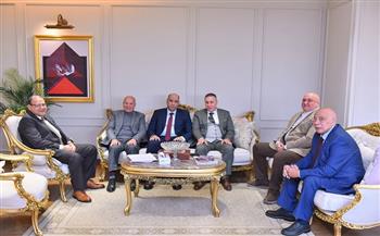 وزير العمل يؤكد على ترسيخ مبادئ الحوار الاجتماعي مع ممثلي النقابات العمالية