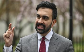 عمدة نيويورك يطلب من سكان المدينة البقاء في المنازل بسبب العاصفة الثلجية