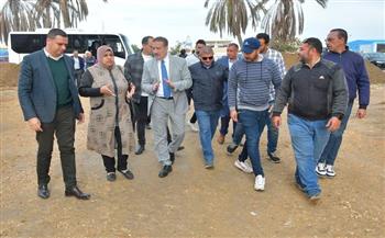 محافظ بورسعيد يتفقد أعمال تطوير ورفع كفاءة مساكن النور بحي الضواحي