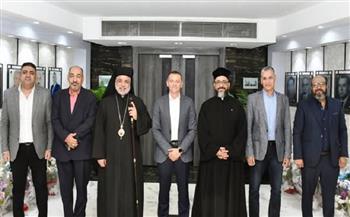 محافظ أسوان يستقبل مطران إيبارشية طيبة للأقباط الكاثوليك لتهنئته بتوليه المسئولية