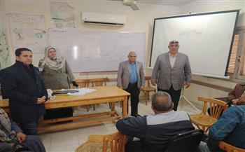 الوكيل الثقافي بسوهاج الأزهرية يتفقد البرنامج التدريبي لمعلمي العلوم العربية والشرعية