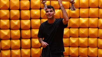 زيزو يفقد أعصابه ويحطم الزجاج في «رامز ليفل الوحش» 