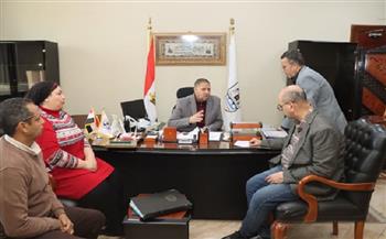 السكرتير العام ببني سويف يُناقش عدداً من الموضوعات في اجتماع لجنة الموارد البشرية 