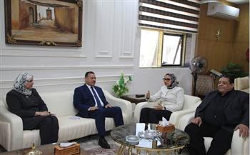 محافظ الوادي الجديد يبحث إجراءات إنشاء مستشفى "الوادي الجديد الجامعي"