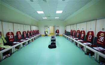 الدوري الممتاز.. قمصان الأهلي تزين ملعب برج العرب قبل مواجهة سموحة