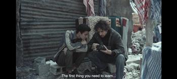 عمار يواجه الدبابات الإسرائيلية خلال طريق هروبه من غزة في صحاب الارض الحلقة 6